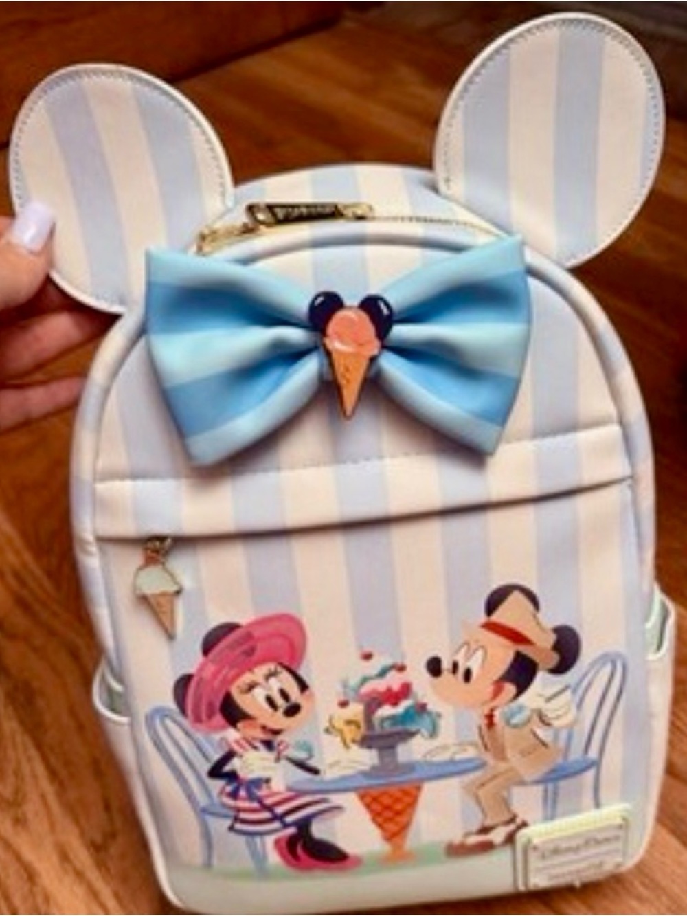 Loungefly Disney Beach Club Resort
Mickey & Minnie Backpack Scented New with Tag